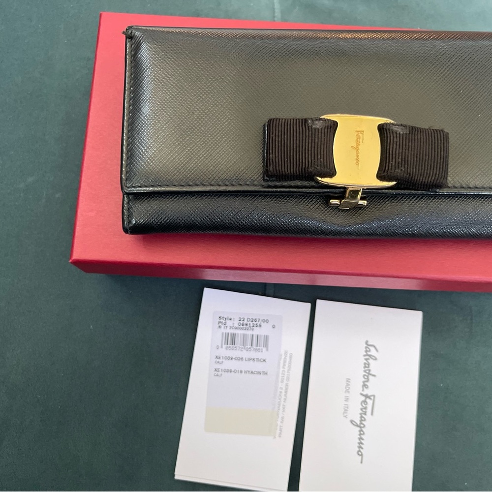 Used wallet in original box and tags
